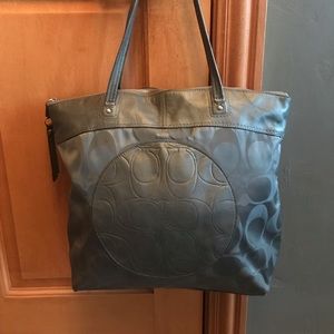 Authentic Grey Coach Purse no rips or tears.